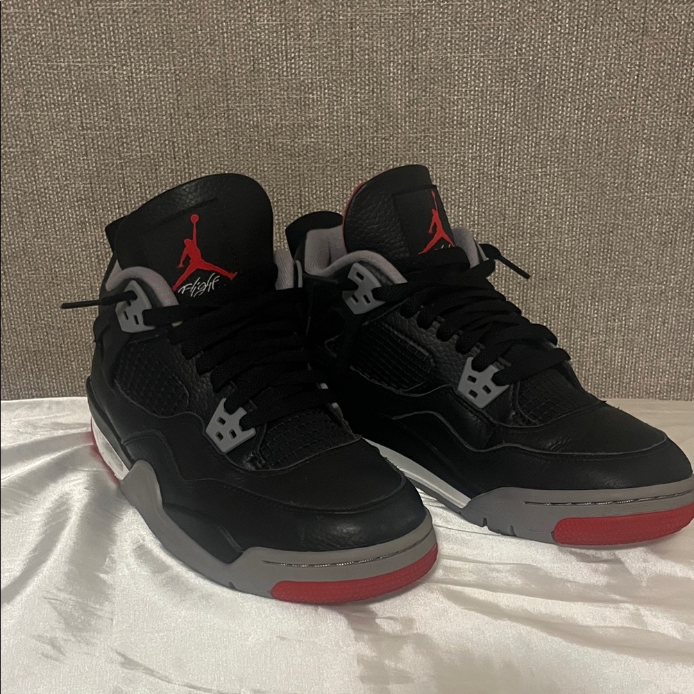 Air Jordan 4 Retro (Grade School) "Bred
Reimagined"